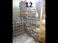 De inhoud van twee complete pallets met ijzeren frames, d.w.z. brandhout en een aansluitend met een derde brandhout, ter indicatie +/- 2m³ - afbeelding 2 van  4