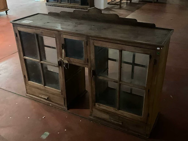 De koloniaal vitrine receptie- en baliemeubel - afbeelding 3 van  4