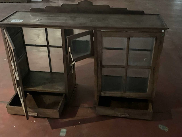 De koloniaal vitrine receptie- en baliemeubel - afbeelding 4 van  4