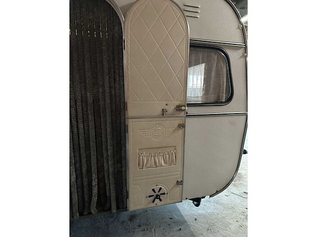 De reu caravan - afbeelding 24 van  26