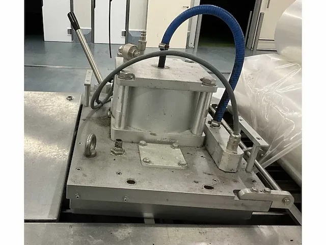 Deca sealingband verpakkingsmachines met uitvoerband 2005 - afbeelding 13 van  48