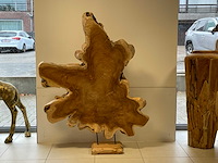 Deco blad in teak op sokkel h135cm x b110cm x d5,5cm - afbeelding 1 van  2