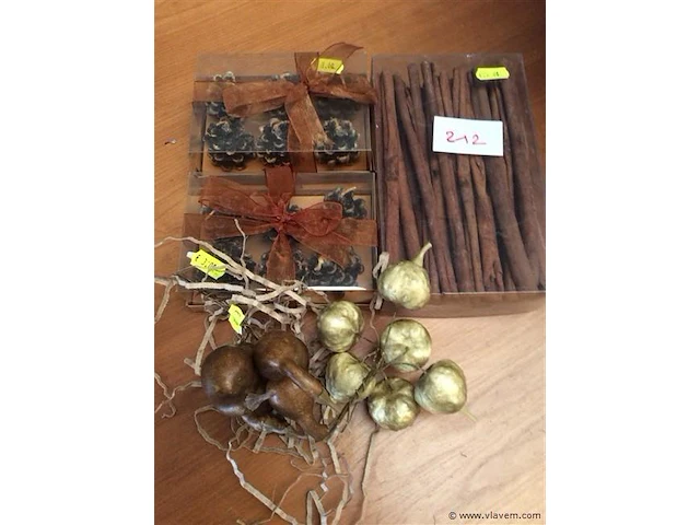 Decoatiemateriaal - afbeelding 1 van  2