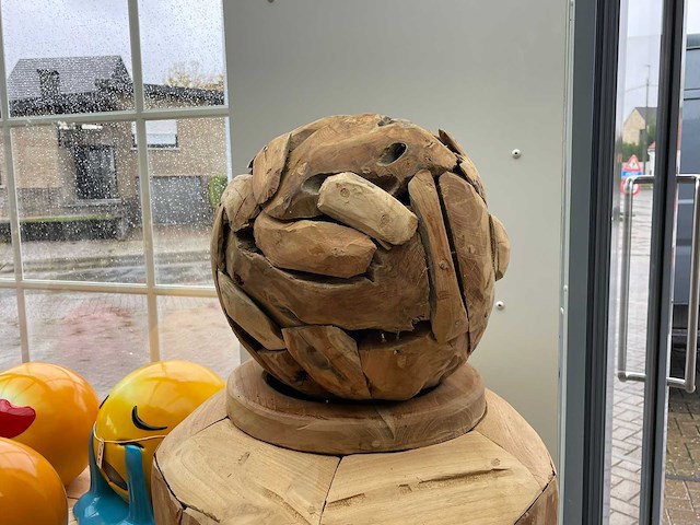 Decoratie bal in teak diameter 35cm - afbeelding 1 van  1