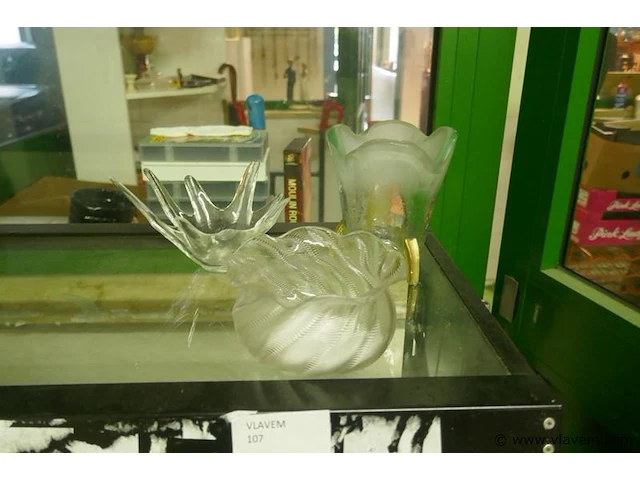 Decoratie in oud glas - afbeelding 2 van  2