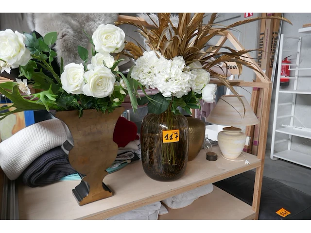 Decoratie (kunstbloemen, lamp..) - afbeelding 1 van  7