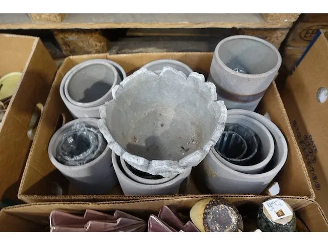 Decoratie materialen + kaars potjes +bloempotten - afbeelding 7 van  7