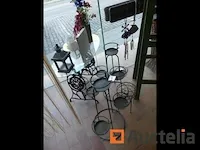 Decoratie, planten, voet van de oude naaimachine,... - afbeelding 5 van  6