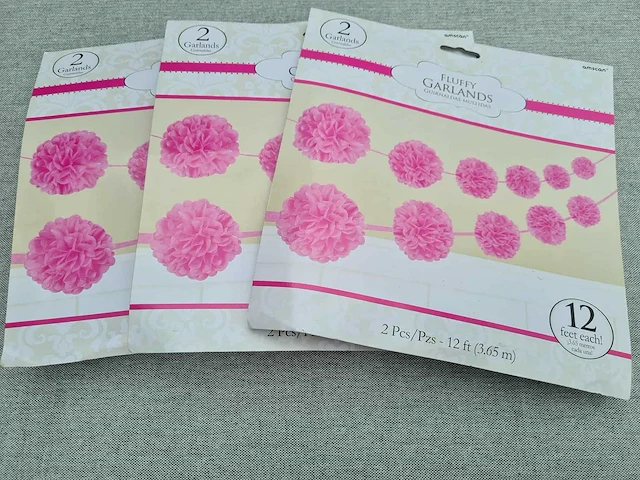 Decoratie pomponslinger roze - afbeelding 1 van  2