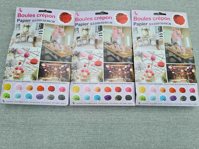 Decoratie rode pompons - afbeelding 1 van  2