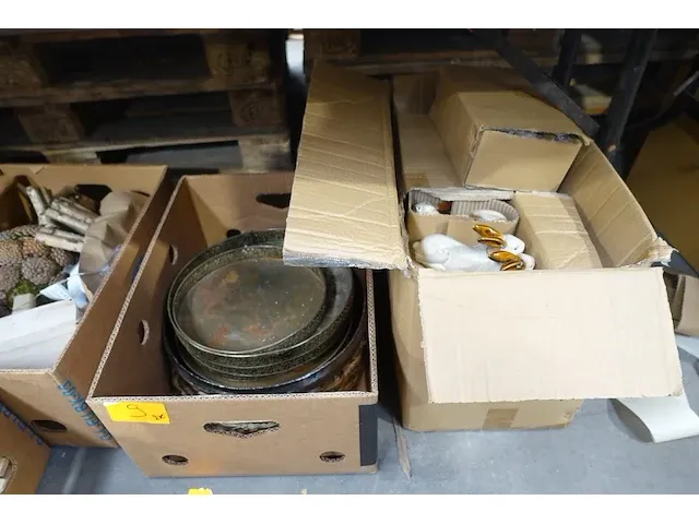Decoratie schalen + standbeeldjes ( kip-konijn) - afbeelding 1 van  3