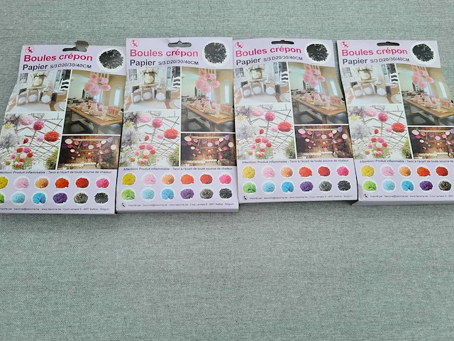 Decoratie zwarte pompons - afbeelding 1 van  2