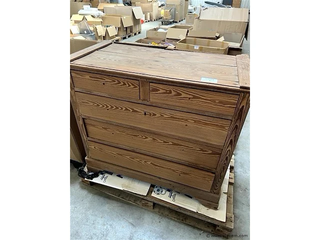 Decoratief houten kastje - afbeelding 1 van  2