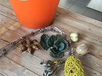 Decoratiemateriaal + mand - afbeelding 1 van  3