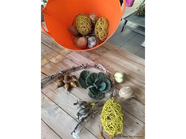 Decoratiemateriaal + mand - afbeelding 2 van  3
