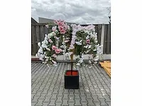 Decoratieve boom in design bloempot - afbeelding 1 van  5