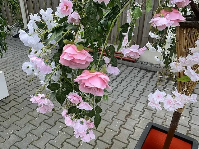 Decoratieve boom in design bloempot - afbeelding 4 van  5