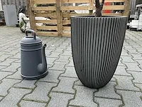 Decoratieve boom in design bloempot - afbeelding 3 van  4