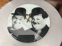 Decoratieve glazen klok laurel & hardy - afbeelding 1 van  4