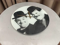 Decoratieve glazen klok laurel & hardy - afbeelding 2 van  4