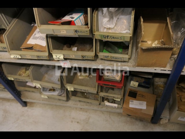 Decoratieve hardware; handgrepen en laarzen, sloten van ijzer en messing, diversen - afbeelding 2 van  22