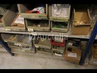 Decoratieve hardware; handgrepen en laarzen, sloten van ijzer en messing, diversen - afbeelding 2 van  22