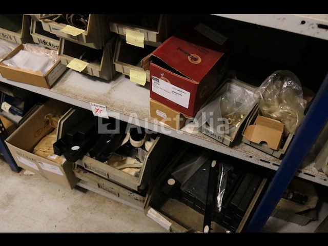 Decoratieve hardware; handgrepen en laarzen, sloten van ijzer en messing, diversen - afbeelding 12 van  22