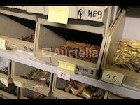 Decoratieve hardware; handgrepen en laarzen, sloten van ijzer en messing, diversen - afbeelding 20 van  22