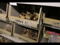 Decoratieve hardware; handgrepen en laarzen, sloten van ijzer en messing, diversen - afbeelding 21 van  22