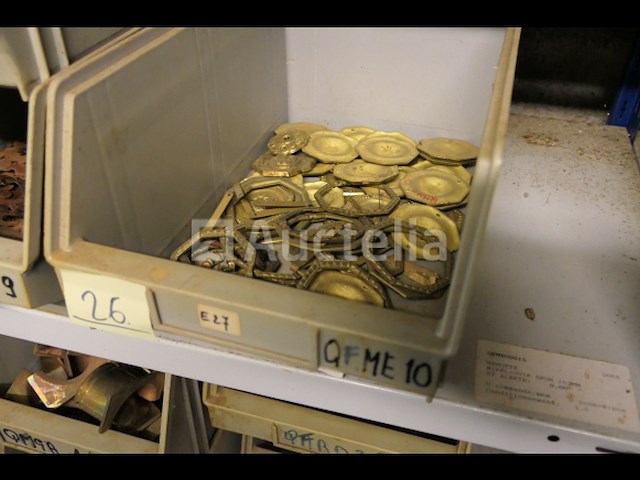 Decoratieve hardware; handgrepen en laarzen, sloten van ijzer en messing, diversen - afbeelding 22 van  22