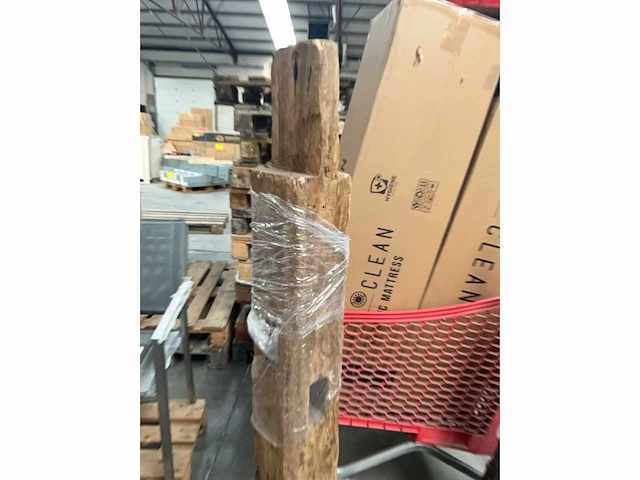 Decoratieve houten zuil/kunstobject - afbeelding 2 van  5