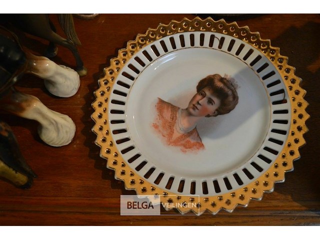 Decoratieve porseleinen borden - afbeelding 1 van  4