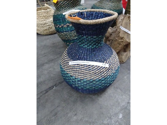 Decoratieve rieten vaas - afbeelding 1 van  1