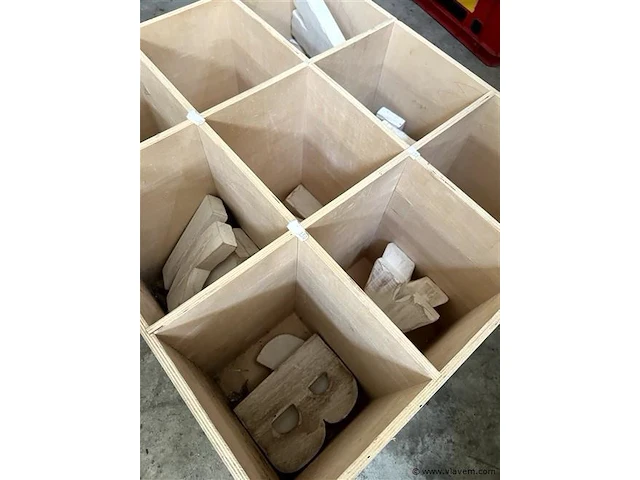 Decoratieve stukken - afbeelding 2 van  2