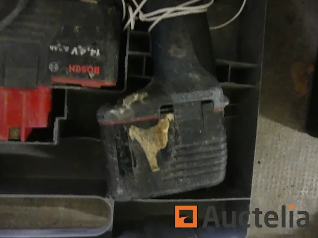 Decoupeerzaag bosch pst 650 l, handgereedschap multifunctionele op accu bosch gop 10.8 v-li, schroefmachine op accu bosch - afbeelding 11 van  16