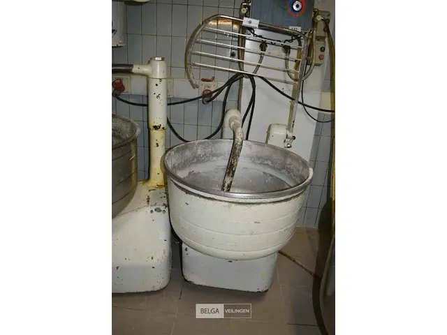 Deegmenger/kneder dm 68 h= 35 zonder verdere gegevens - afbeelding 1 van  3