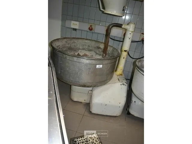 Deegmenger/kneder dm 90 h= 35 zonder verdere gegevens - afbeelding 2 van  3