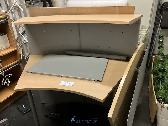 Deel van houten bureau - afbeelding 2 van  3