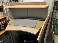 Deel van houten bureau - afbeelding 2 van  3