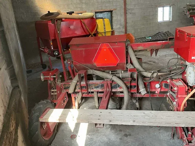 Deels afgebroken bietenzaaier - afbeelding 14 van  16