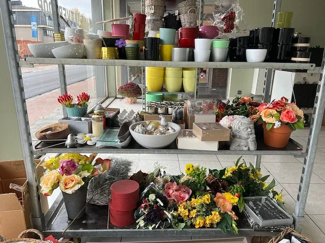 Deense kar met bloempotten -vazen -zijde bloemen +kleine bloempotjes - afbeelding 4 van  10