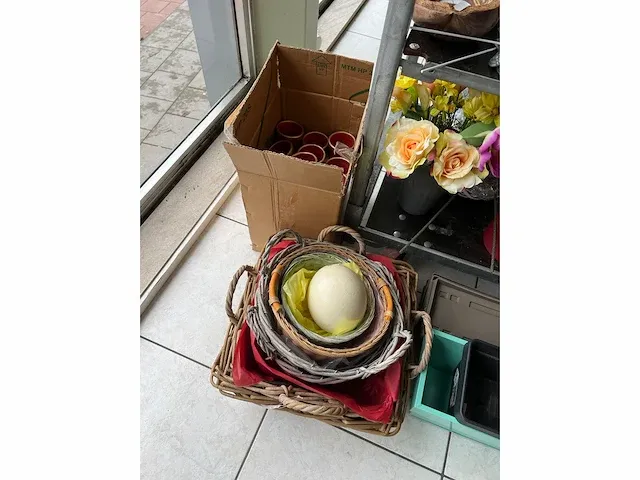 Deense kar met bloempotten -vazen -zijde bloemen +kleine bloempotjes - afbeelding 5 van  10