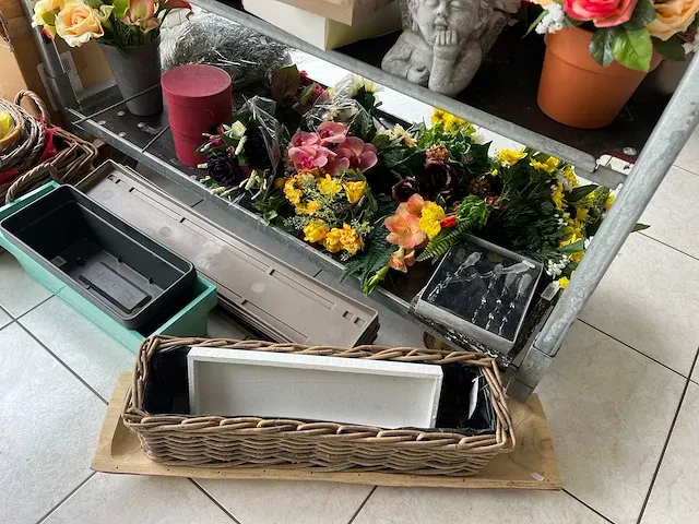 Deense kar met bloempotten -vazen -zijde bloemen +kleine bloempotjes - afbeelding 6 van  10