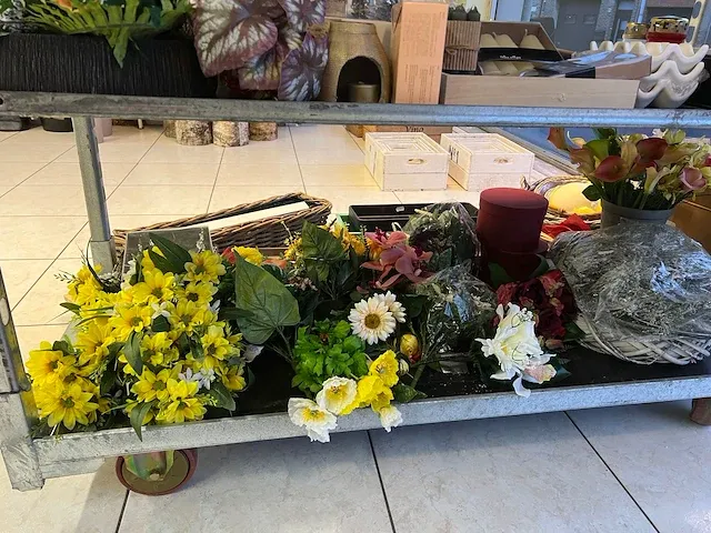 Deense kar met bloempotten -vazen -zijde bloemen +kleine bloempotjes - afbeelding 8 van  10