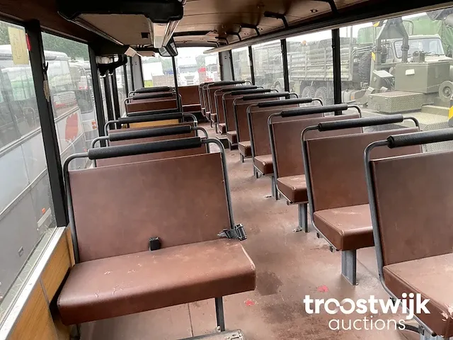 Defensie personenbus - afbeelding 2 van  12