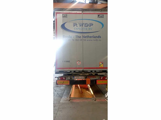 Dekzeilen vrachtwagen - afbeelding 3 van  6