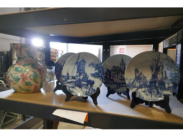 Delfts blauwe borden + vintage vaas - afbeelding 1 van  3