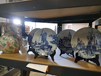 Delfts blauwe borden + vintage vaas - afbeelding 1 van  3