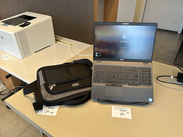 Dell laptop - afbeelding 1 van  5