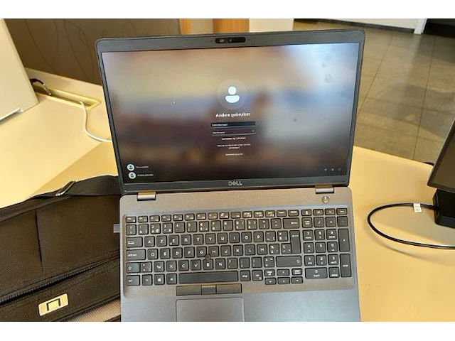 Dell laptop - afbeelding 2 van  5